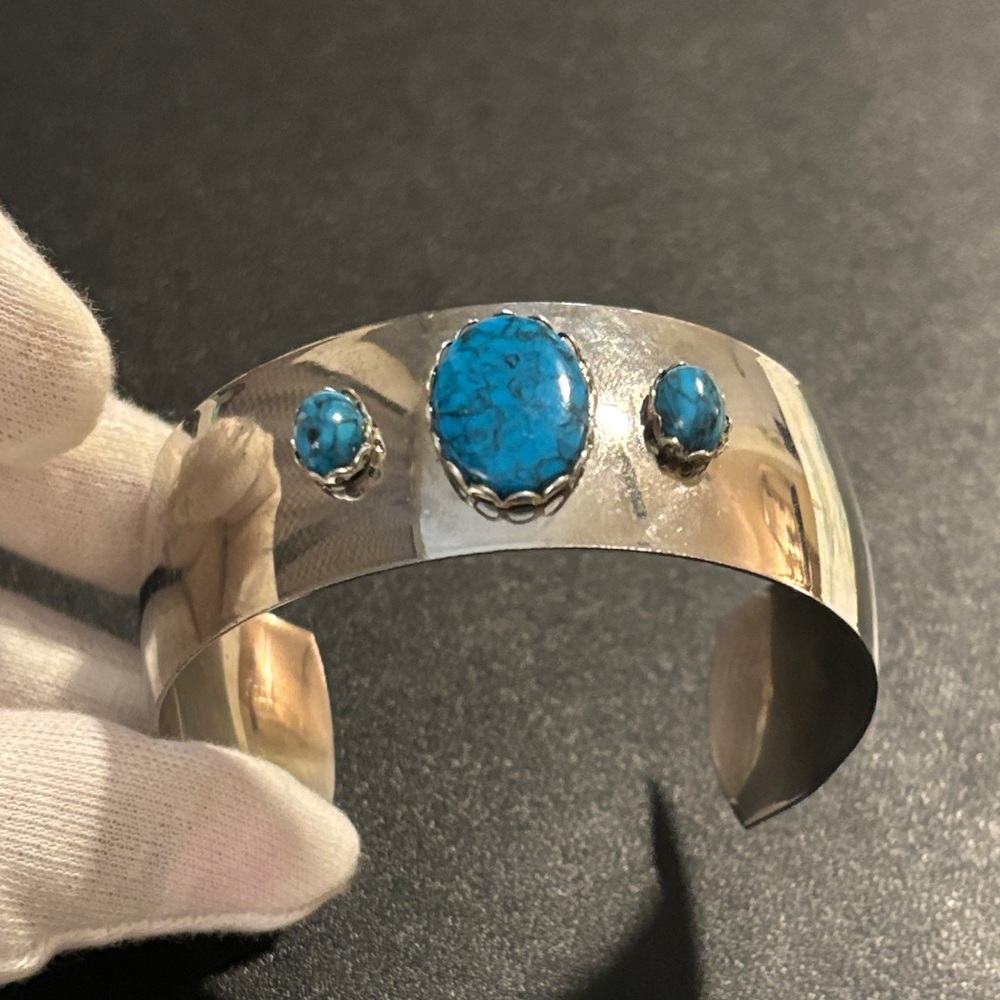 Vintage wide silver tone / faux turquoise stone cuff bracelet